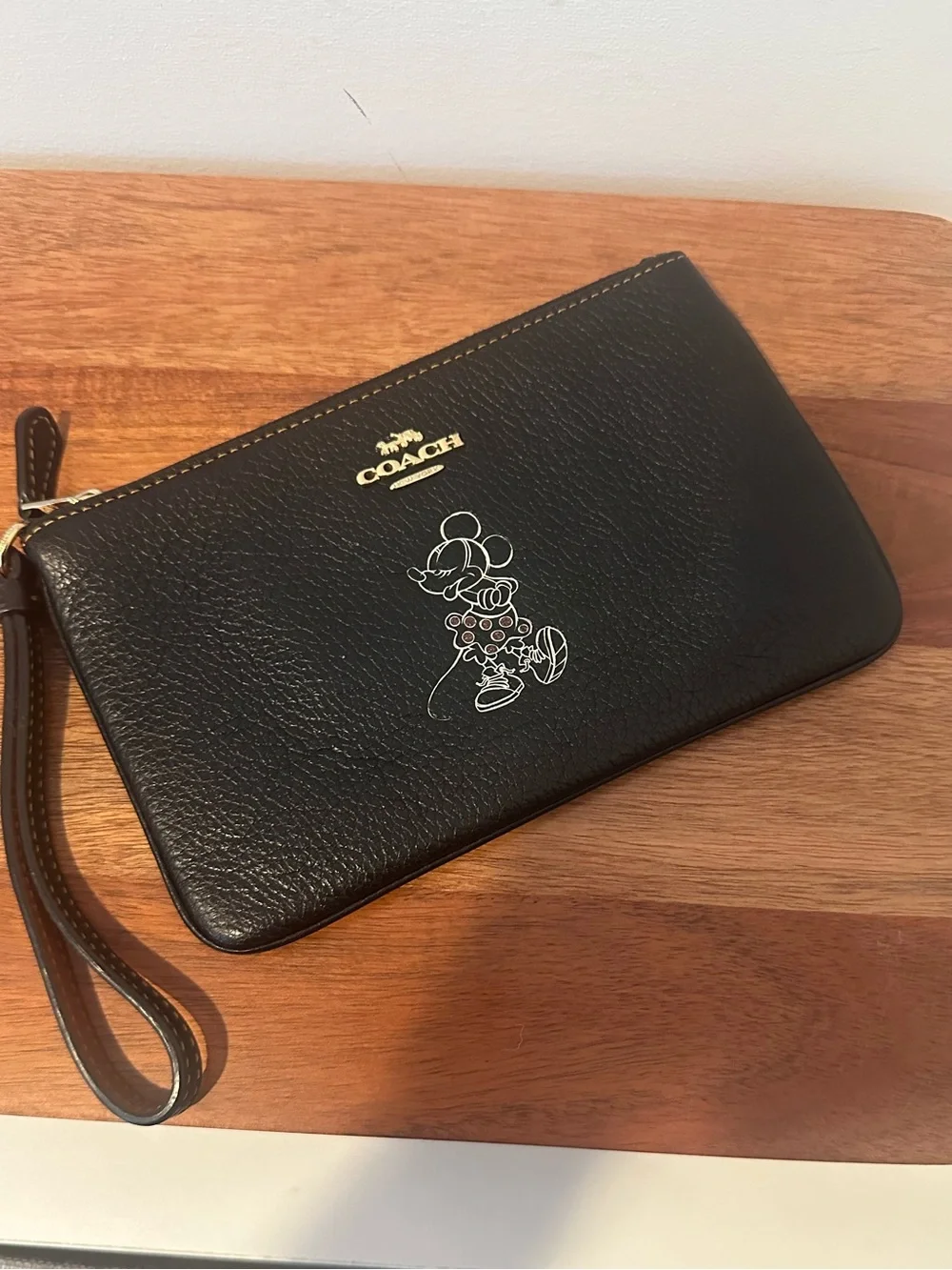 Coach x Disney Corner Zip Wristlet Minnie Mouse Motif Black Pebbled Leather